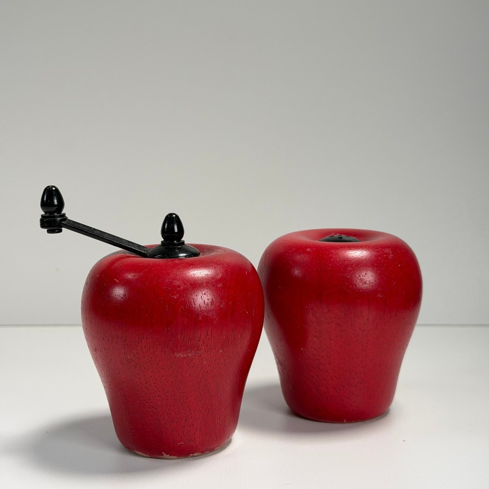 Vintage Cooks Club Wooden Apple Salt and Pepper Shaker Set‎ Red Cottagecore